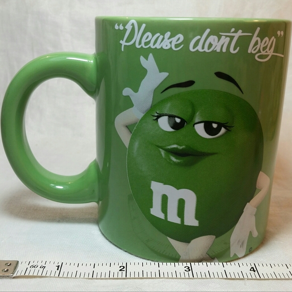 Green M&M's MUG "Please don't Beg" 2016 Frankford 10 oz Cup Ceramic - Picture 3 of 8